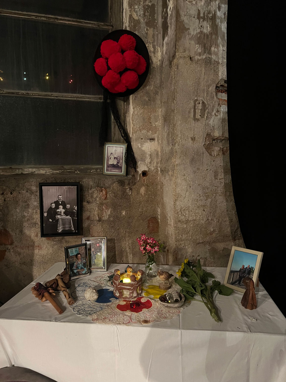 TanzderAhnen Altar